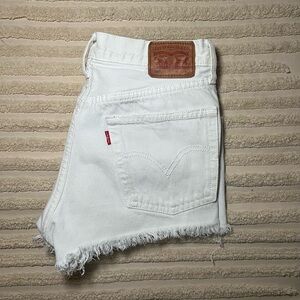 White distressed Levi shorts